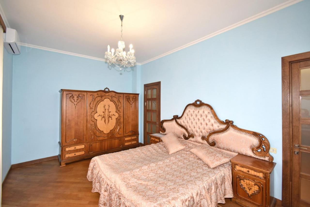 Homestay At City Center Yerevan Exterior photo