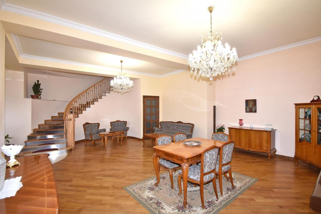 Homestay At City Center Yerevan Exterior photo