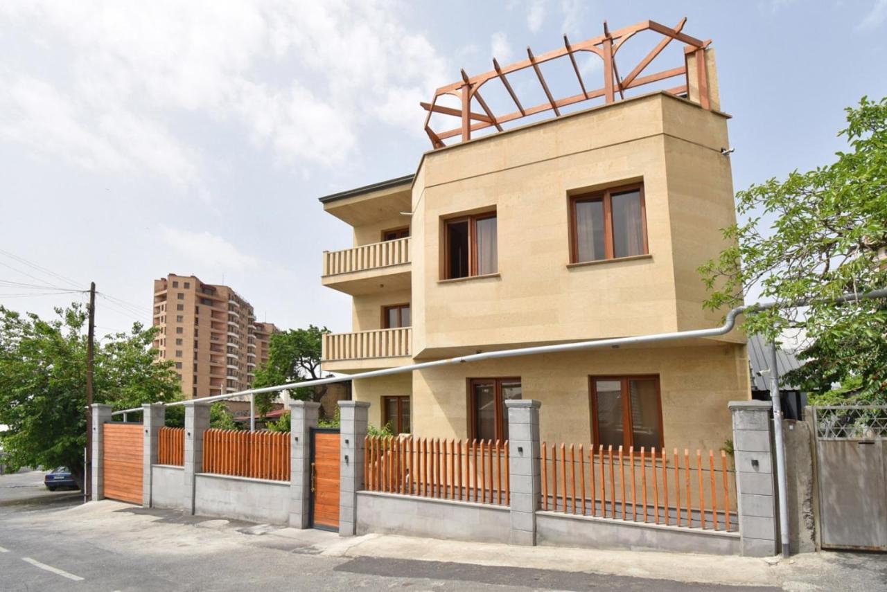 Homestay At City Center Yerevan Exterior photo
