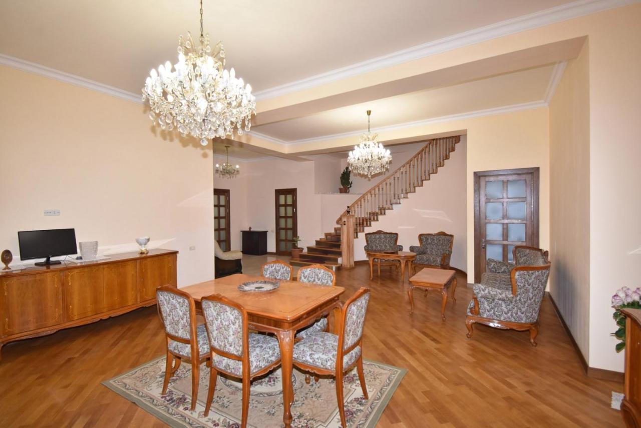 Homestay At City Center Yerevan Exterior photo
