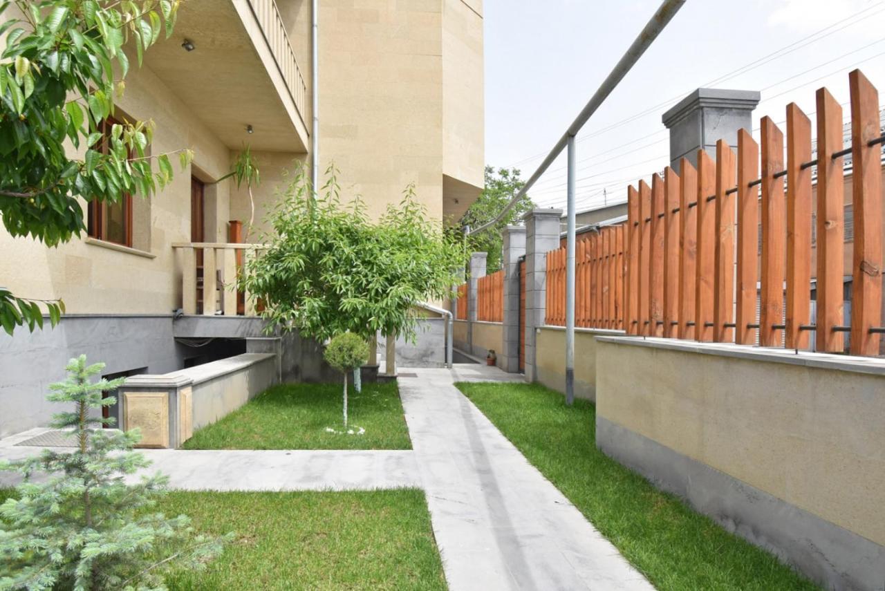 Homestay At City Center Yerevan Exterior photo