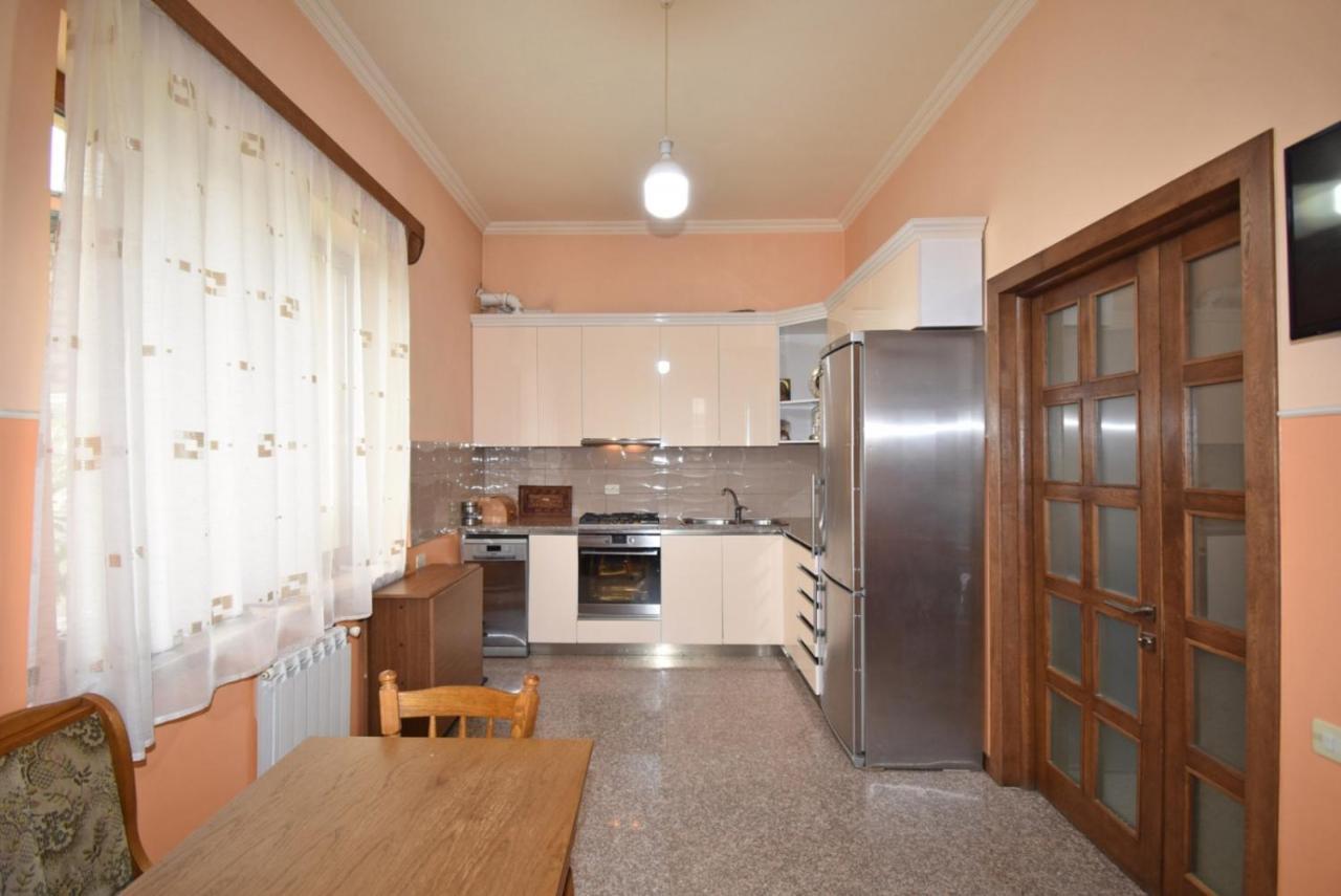 Homestay At City Center Yerevan Exterior photo