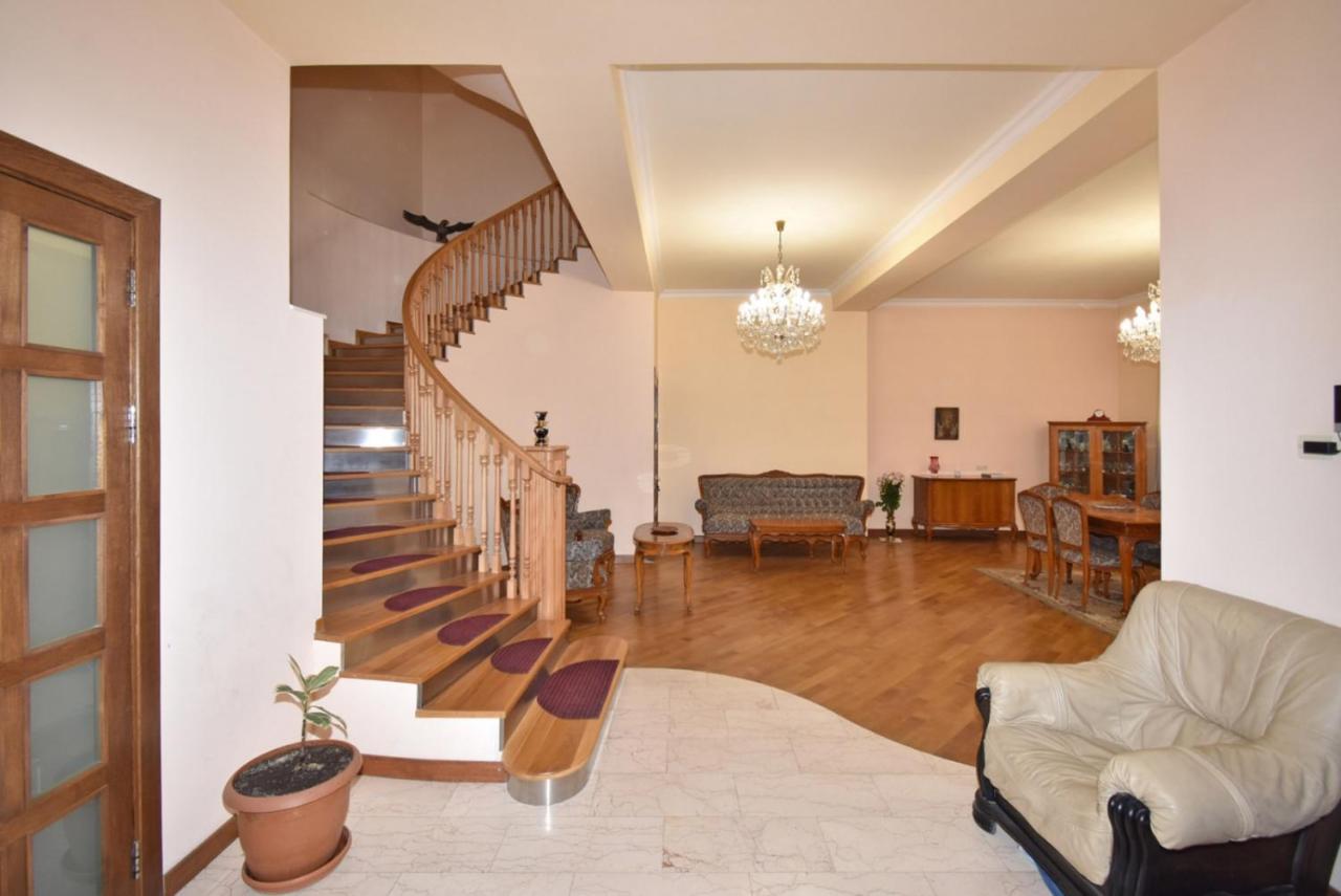 Homestay At City Center Yerevan Exterior photo